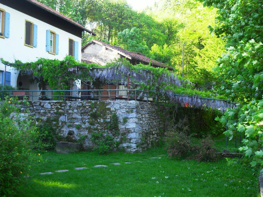 B&B Il Gatto Nero Castelveccana Exterior foto