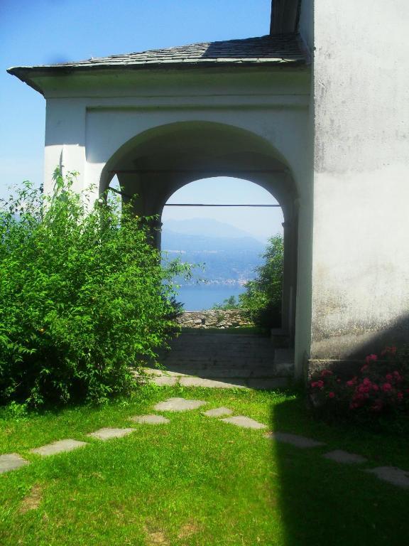 B&B Il Gatto Nero Castelveccana Exterior foto